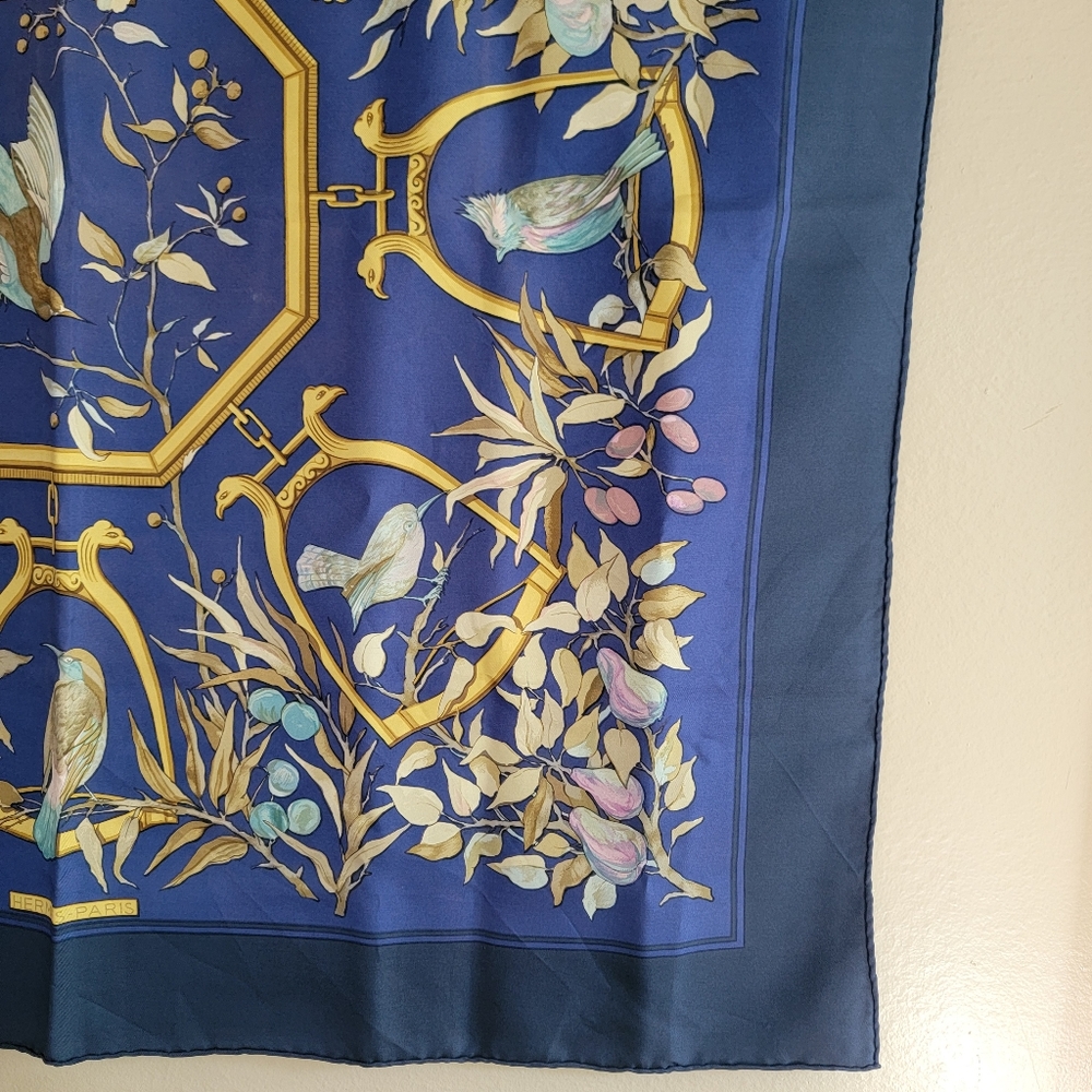 Labor Day Sale🎉 Elegant Authentic Hermes Ramage silk scarf with ribbon & box - Picture 8 of 12